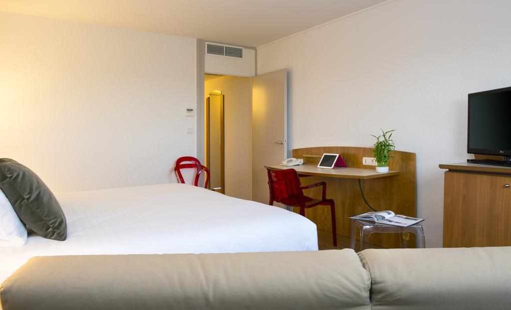 Hotel C Suites Chambres Spacieuses Nîmes Exterior photo